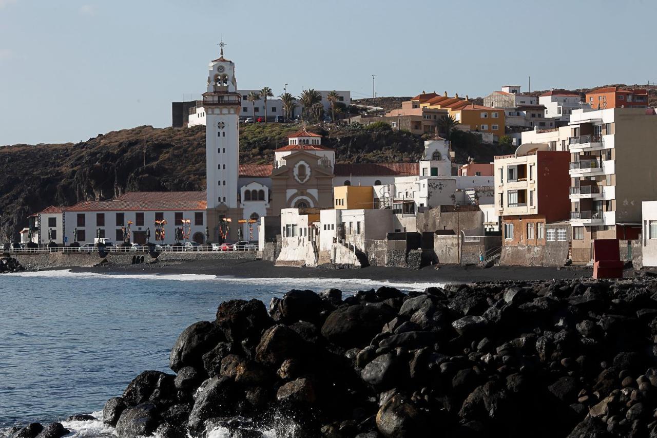 Frente Al Puerto De A 20 Metros De La Playa.