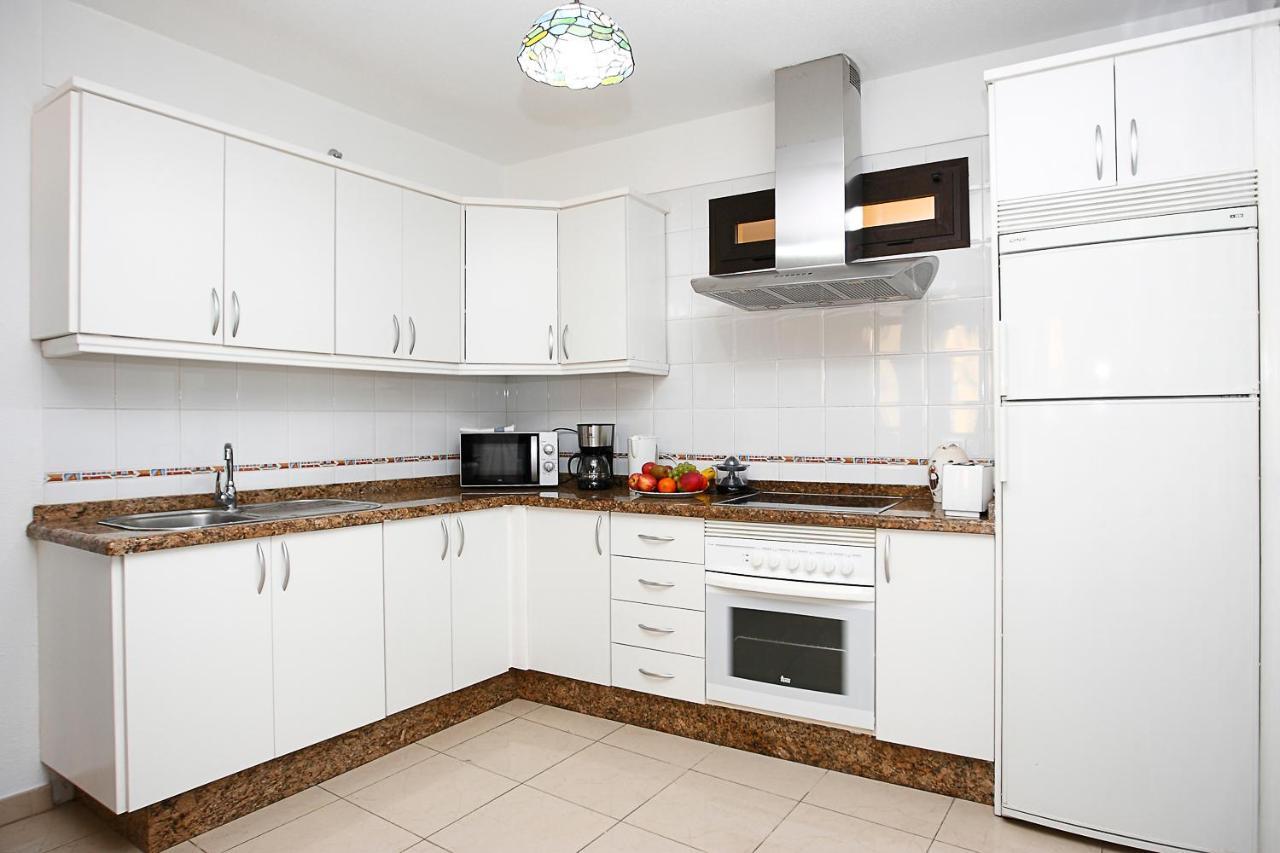 Frente Al Puerto De A 20 Metros De La Playa. Apartamento *