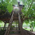 NatureTreeHouse Casa sobre los árboles