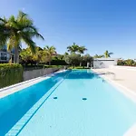 Home2Book Stunning La Quinta, Pool