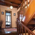 Casa del Cuetu. Traditional village house in Asturias