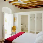 Siete Balcones Y Un Patio