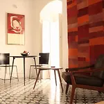 Siete Balcones Y Un Patio