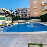 Torredembarra Centro, Bonito Piso Con Piscina Comunitaria Y Parking, A Pocos Minutos De La Playa