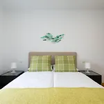Maninindra Hideaway - W/2 Bedrooms, A/C, Free Wifi
