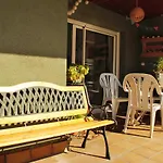 Habitación con patio en piso compartido