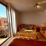 Amplio apartamento en la playa del Esquinzo