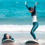 La Wave Surf House & School