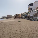 Apartment With Terrace On The Beachfront