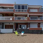Apartment With Terrace On The Beachfront