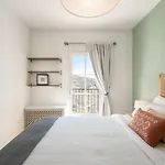 Beautifully Renovated 4 Bedroom Apt + Kid\'S Room