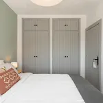 Beautifully Renovated 4 Bedroom Apt + Kid\'S Room