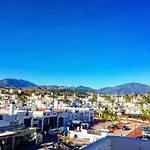 Preciosa Casa De 4 Habitaciones Y 3 Banos, Urbanizacion Los Naranjos, Puerto Banus