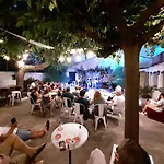 Hostal Plaja I Pati De Can Plaja