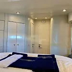 Yacht 18M Sunseeker In Mallorca Mit Fruehstueck & Bordcrew