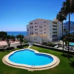 Acogedor apartamento frente al mar con piscina