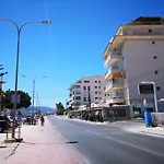 Acogedor apartamento frente al mar con piscina
