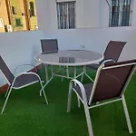 Casa Independiente En Nervion Junto A Parada Del Metro