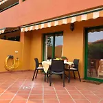 Luminoso Apartamento con Piscina y Parking