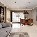 New! Luxury Apartment In The Heart Of Benahavis