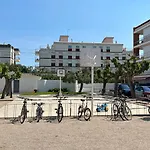 Apartamento Muy Luminoso En Segunda Línea De Mar