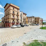 Hauzify I Apartaments Montblanc
