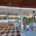 La Quinta Relax