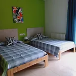 Chalet Amplio Con Jardin Y Zona Barbacoa.