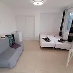 Small Studio, 50 M Front Of The Ocean & Free Wifi