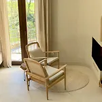 Les Nous Hotel
