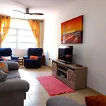 Litha House, 3 Bed Holiday Home Set Over 3 Floors 5 Mins From Beach And All Amenities