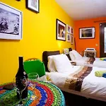 The Studio, A Colourful, Small And Unique One Bedroom Studio In Comares