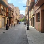 Habitaciones Con Bano Compartido En Bonito Apartamento En Badalona