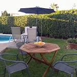 Confortable Chalet Individual Con Piscina Y Jardin
