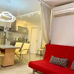Camp Nou, Europa Fira - Modern Two-Bedroom Apartment With Heating