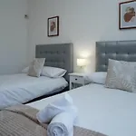 Tess Villa Cari