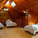 Tess Villa Cari