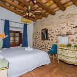 Exclusive Villa Masia Notari Casabona