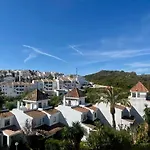 Modern Townhouse 7 Mins Walk From The Beach And 15 Mins From Port