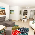 Family Apartment Walking Distance To The Sea And All Amenities