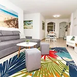 Family Apartment Walking Distance To The Sea And All Amenities