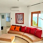 Sitges Balcony Pool & Seaside Apartment