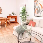 HolidayVilla Tropical - BBQ , Pool , Garden by Holidays Home