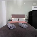 Estudio centrico metros de la playa con aire by Lightbooking