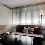 Estudio centrico metros de la playa con aire by Lightbooking