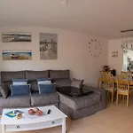Muy equipado, familiar con piscina, terraza y barbacoa