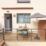 Muy equipado, familiar con piscina, terraza y barbacoa