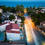 Entire Large Villa Next To Award-Winning Beach