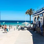 Spacious 2 Bedroom W/ Own Pool 5 Minutes Walk To Beach