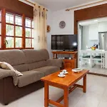 Amplio Chalet Con Gran Piscina